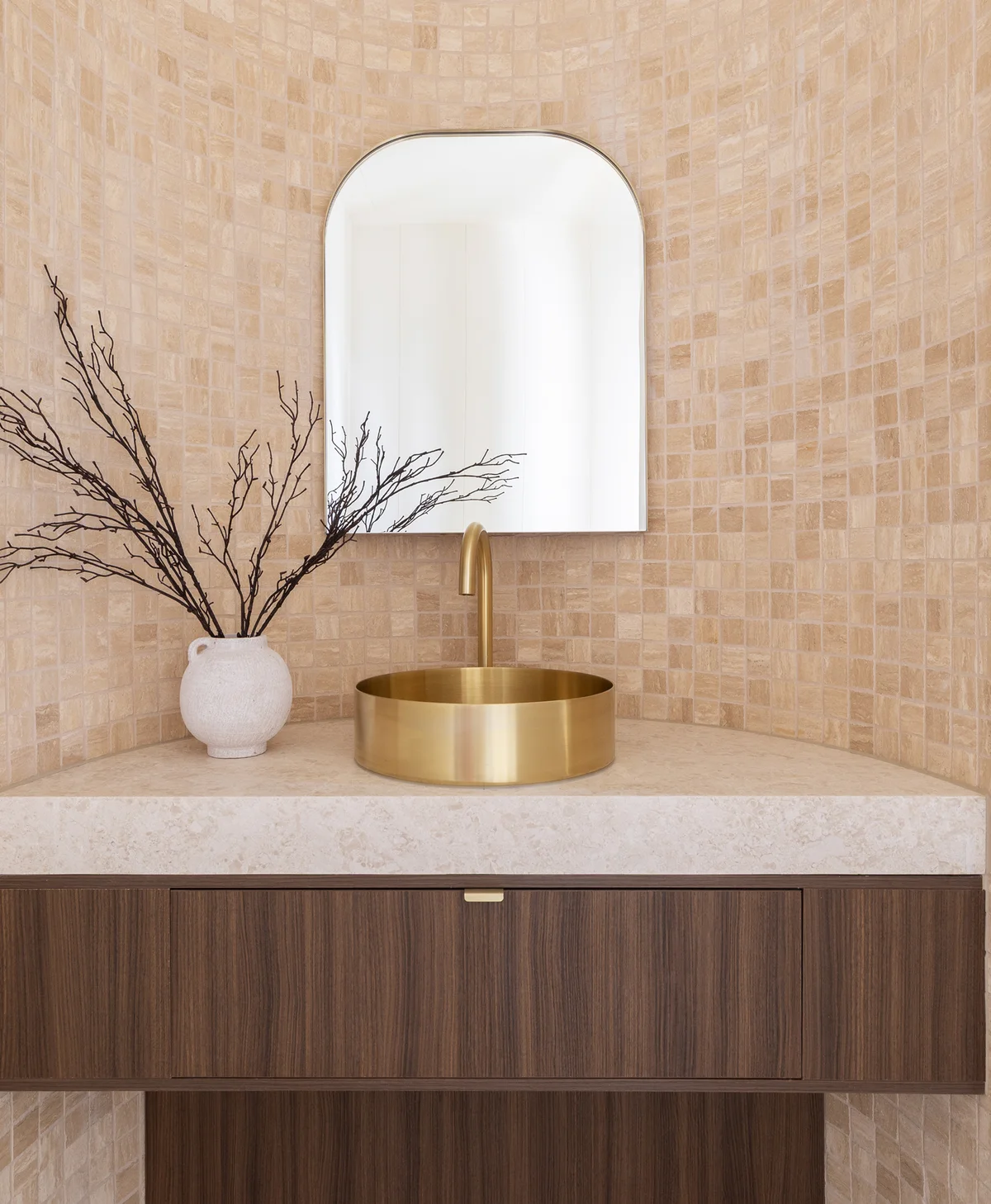 Linden Pull-Out Mixer in brushed brass